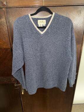 Vintage Eddie Bauer Men's Sweater Size Medium Wool V-Neck Navy Blue Soft Warm